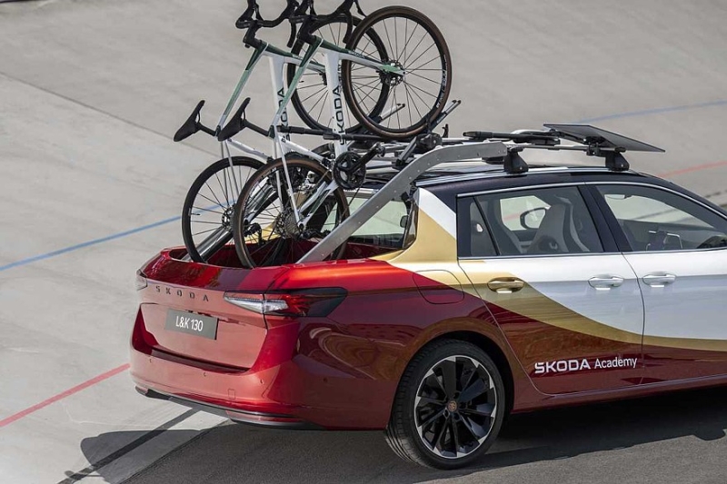 Skoda Superb превратили в пикап со сдвижной пассажирской дверью