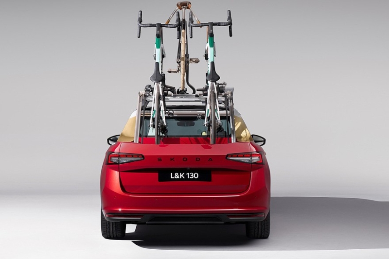 Skoda Superb превратили в пикап со сдвижной пассажирской дверью