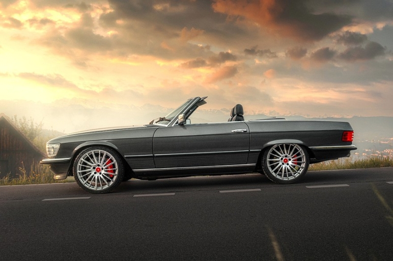 Тюнеры переходят на классику: рестомод от Pogea на базе Mercedes-Benz SL поколения R107