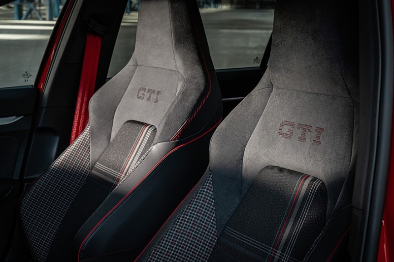 Volkswagen Golf GTI отмечает 50-летие юбилейной версией с форсированным мотором