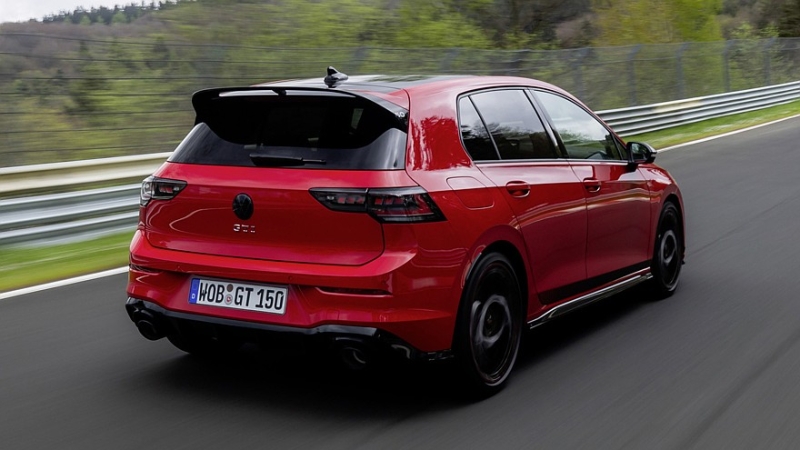 Volkswagen Golf GTI отмечает 50-летие юбилейной версией с форсированным мотором