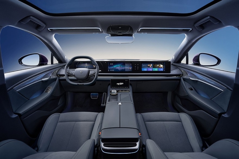 Выпуск роскошного гибридного седана Voyah Passion наладят на российском заводе