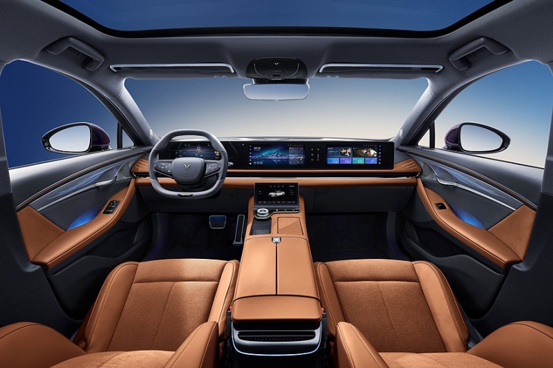 Выпуск роскошного гибридного седана Voyah Passion наладят на российском заводе