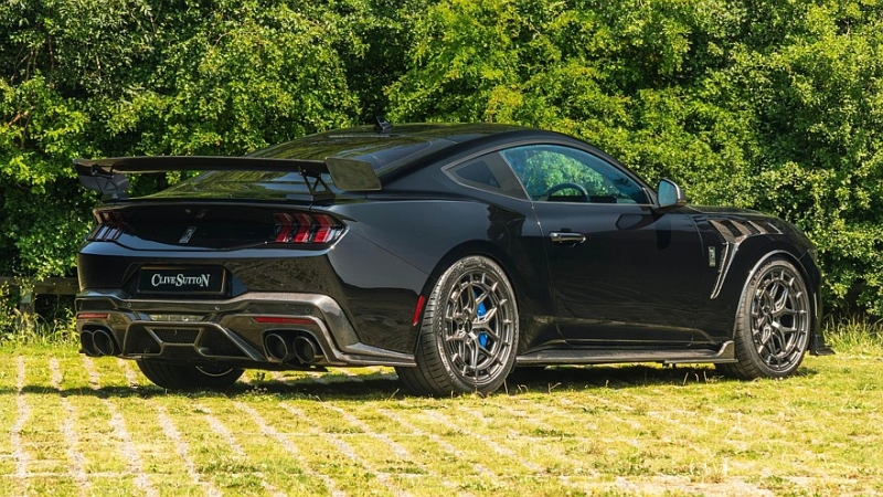 Ford Mustang Dark Horse от Clive Sutton: американская &laquo;лошадка&raquo; в британском тюнинге