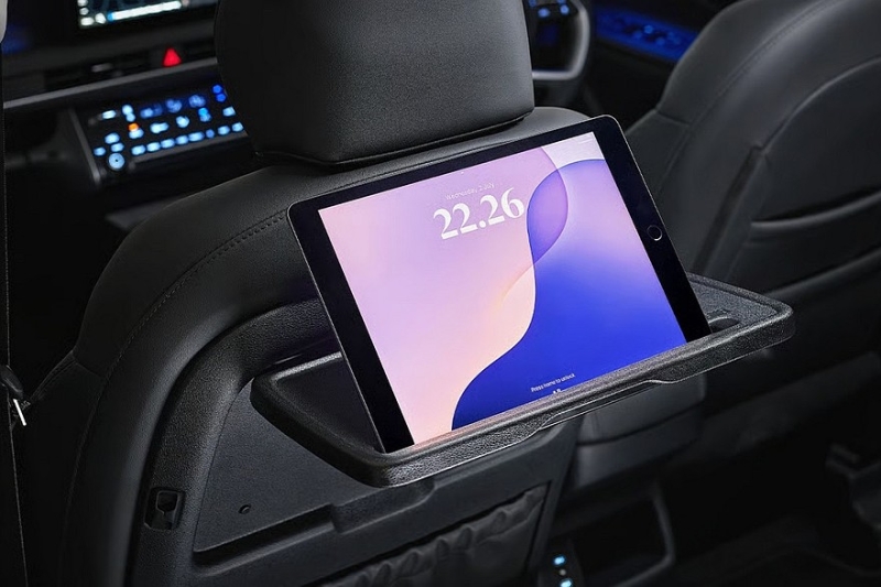 Компактвэн Hyundai Stargazer и его кросс-версия стали брутальнее после рестайлинга