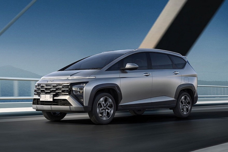 Компактвэн Hyundai Stargazer и его кросс-версия стали брутальнее после рестайлинга