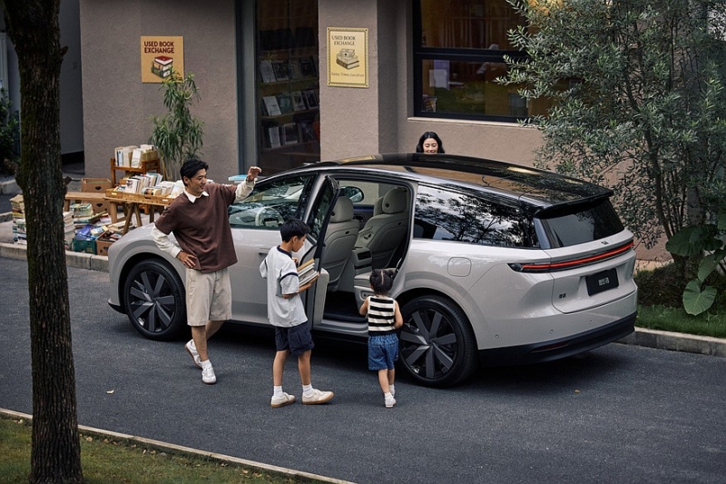 Полноприводный кроссовер Li i8 выходит на рынок: богатые комплектации, вдвое дешевле Model X