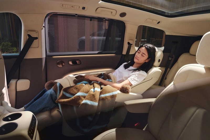 Полноприводный кроссовер Li i8 выходит на рынок: богатые комплектации, вдвое дешевле Model X