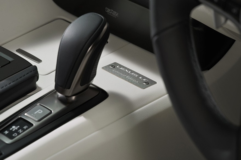 Посвежевшие купе и кабриолет Lexus LC 500 обзавелись спецверсией Pinnacle