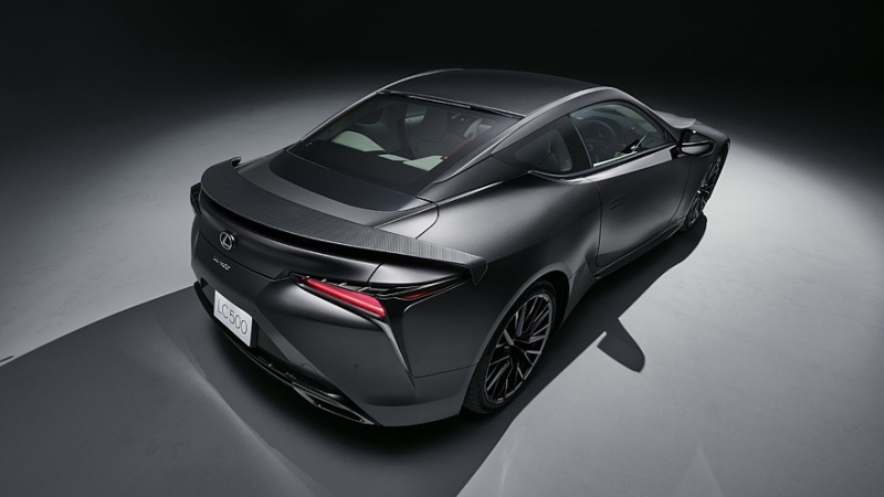 Посвежевшие купе и кабриолет Lexus LC 500 обзавелись спецверсией Pinnacle