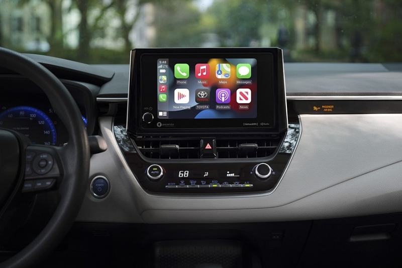 Toyota освежила свой бюджетный седан: Corolla получила скромные обновки и слегка подорожала