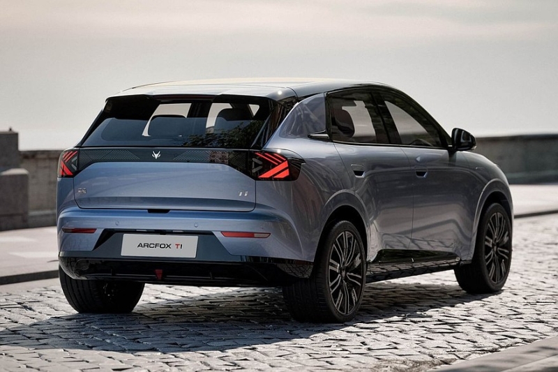 Arcfox T1 от BAIC попробует переманить покупателей у компактов BYD и Geely