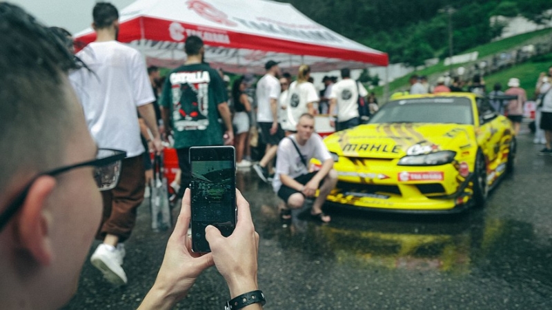 Дрифт как по маслу: Takayama поддержала фестиваль автомобильной культуры Grounded