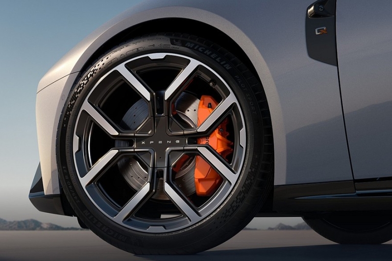 Эффектный лифтбек Xpeng P7 вызвал ажиотажный спрос после премьеры