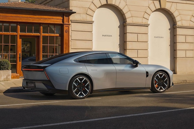 Эффектный лифтбек Xpeng P7 вызвал ажиотажный спрос после премьеры