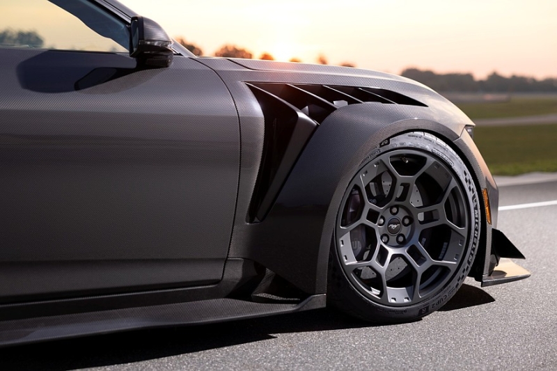 Ford Mustang GTD Liquid Carbon: облегчённая версия самого быстрого в истории пони-кара