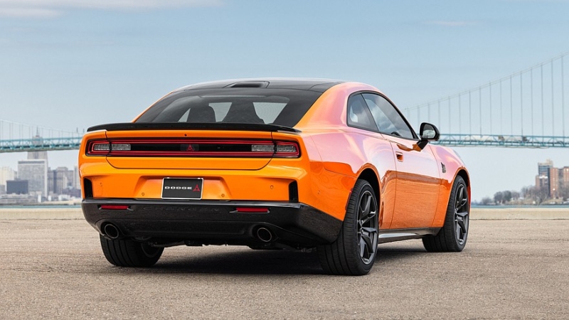 На американский рынок выходит новый бензиновый Dodge Charger
