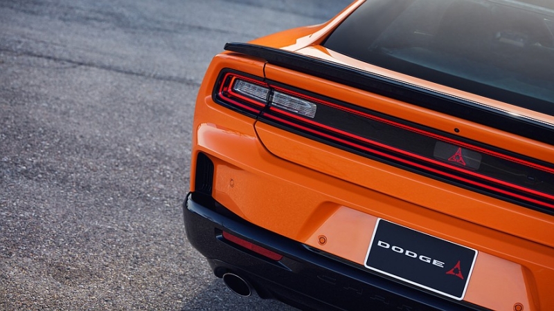 На американский рынок выходит новый бензиновый Dodge Charger