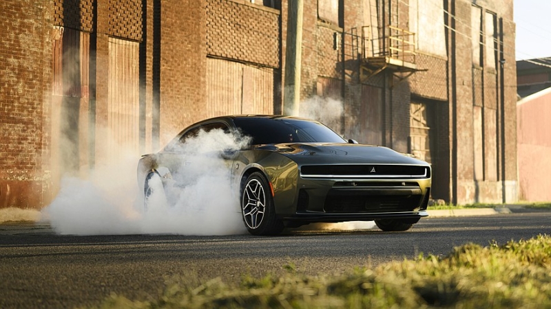 На американский рынок выходит новый бензиновый Dodge Charger