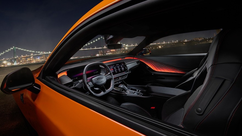 На американский рынок выходит новый бензиновый Dodge Charger