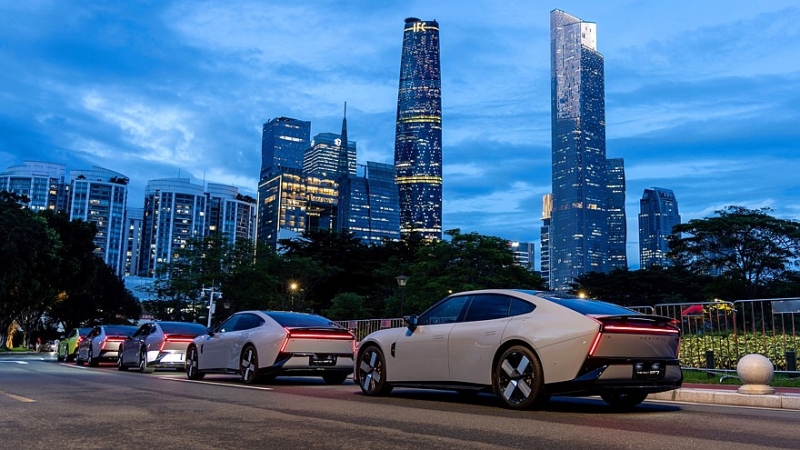 Новый Xpeng P7 выходит на рынок: крутой дизайн и очень богатое оснащение за свои деньги