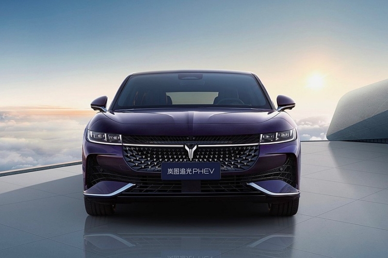 Седан Voyah Passion L готовится к дебюту: больше и роскошнее