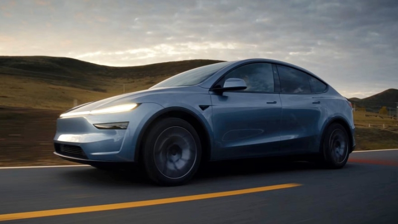 Теперь горбатый: кроссовер Tesla Model Y обрёл в Китае распухшую версию L