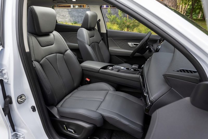 В России стартовали продажи флагманского кроссовера Dongfeng Huge