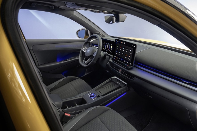 Volkswagen рассекретил кроссовер T-Roc нового поколения, цена известна