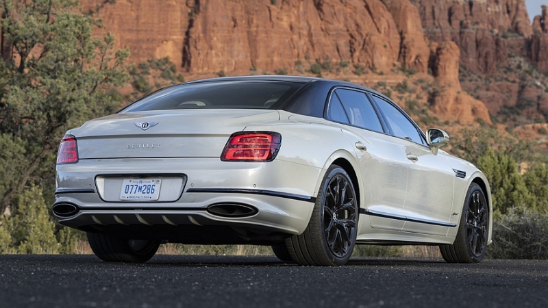 Bentley намерена последовать примеру Porsche и оставить своим моделям ДВС