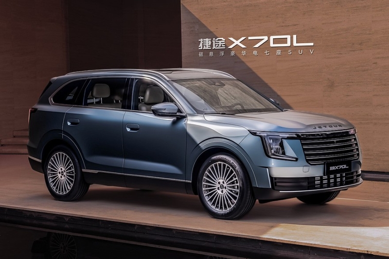 Большой кроссовер Jetour X70L предложен с двумя моторами на выбор