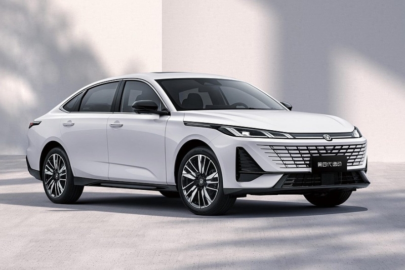 Changan Eado, он же Lamore или Uni-L: седан с новым салоном доступен сразу со скидками