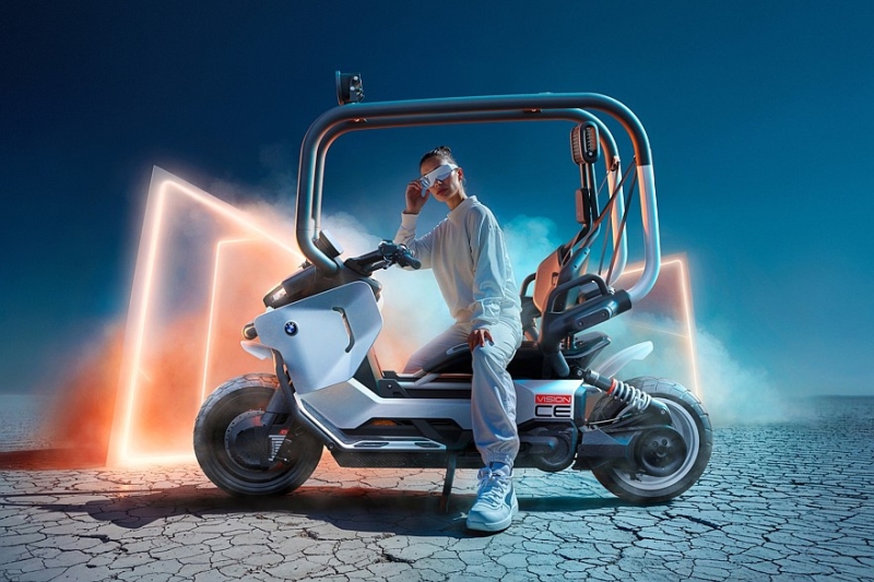 Давай опять попробуем без шлема: BMW представила новый скутер с крышей