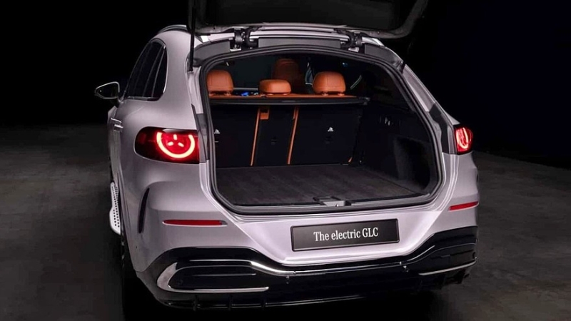 Экранная чума продолжает пожирать Mercedes-Benz: раскрыт салон нового GLC