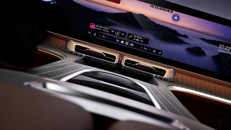 Экранная чума продолжает пожирать Mercedes-Benz: раскрыт салон нового GLC