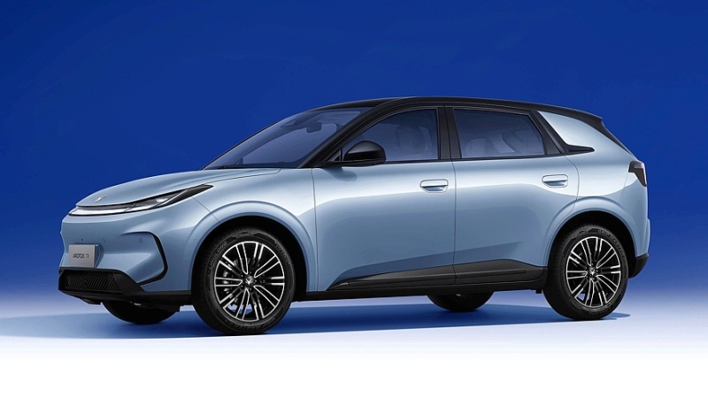 Хэтчбек Arcfox T1 размером с VW Golf выходит на рынок по цене Лады Гранты