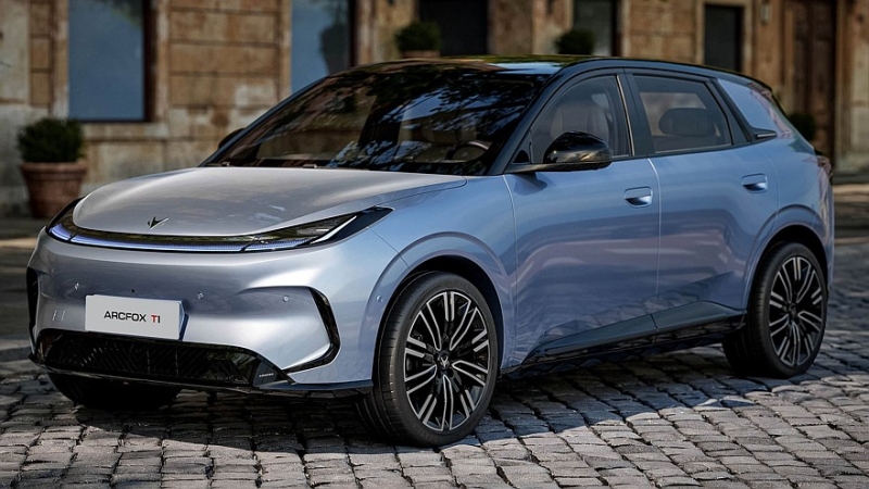 Хэтчбек Arcfox T1 размером с VW Golf выходит на рынок по цене Лады Гранты