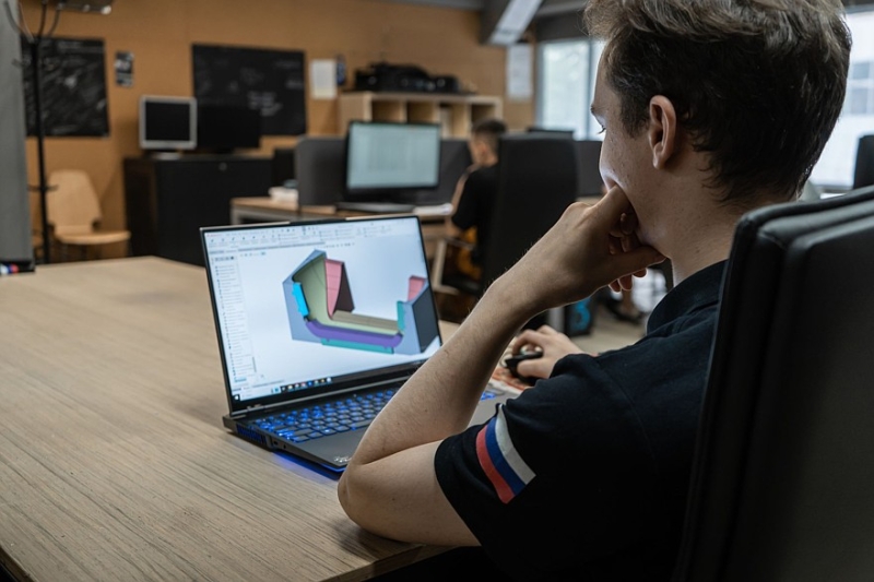 Инженеры и студенты Московского Политеха раскрывают секреты создания спортпрототипа FDR12