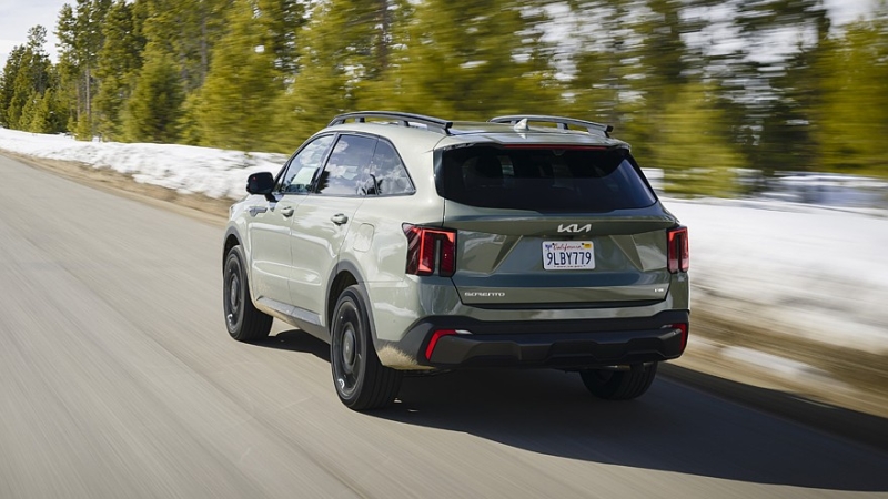 Кроссовер Kia Sorento получил скромные обновки и подорожал