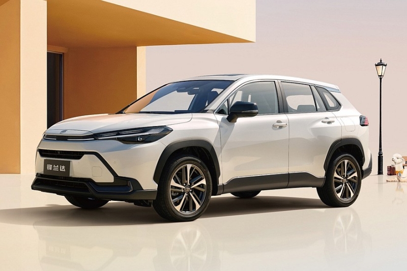 Кроссовер Toyota Frontlander после рестайлинга отдалился от Corolla Cross