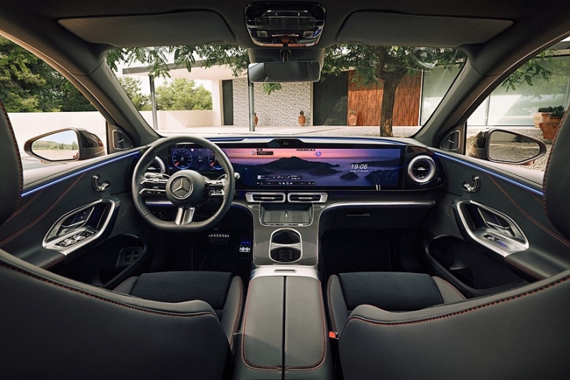 Mercedes-Benz GLC with EQ Technology: 800 вольт, пиксельный «гриль» и фоторамка в «базе»