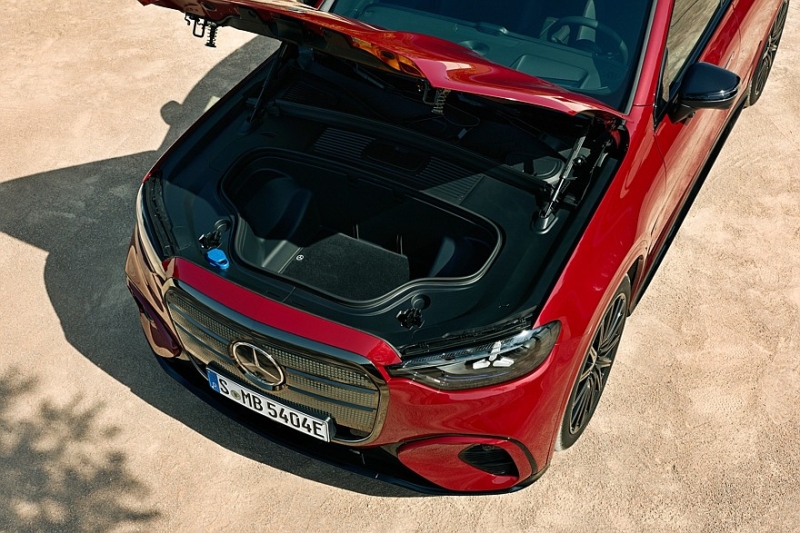 Mercedes-Benz GLC with EQ Technology: 800 вольт, пиксельный «гриль» и фоторамка в «базе»