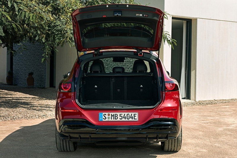 Mercedes-Benz GLC with EQ Technology: 800 вольт, пиксельный «гриль» и фоторамка в «базе»