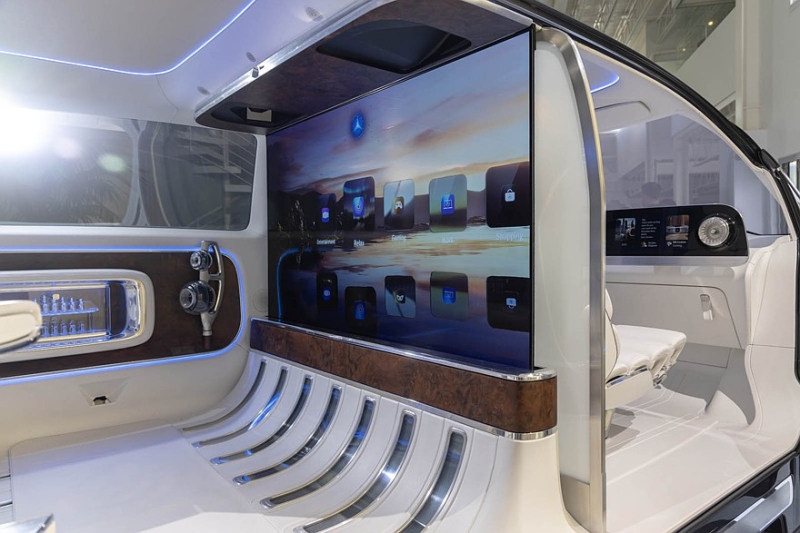 Mercedes-Benz VLE готовится к дебюту: новый тизер и старт предсерийного производства