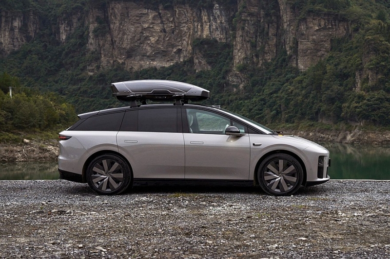 Младший кроссовер Li i6 показал свой салон