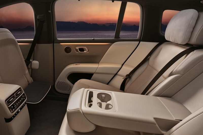 Младший кроссовер Li i6 показал свой салон