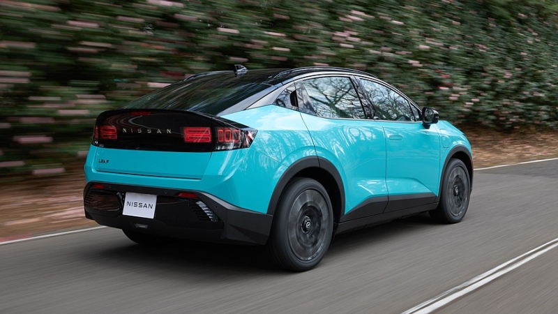 Nissan временно сокращает производство нового кроссовера Leaf