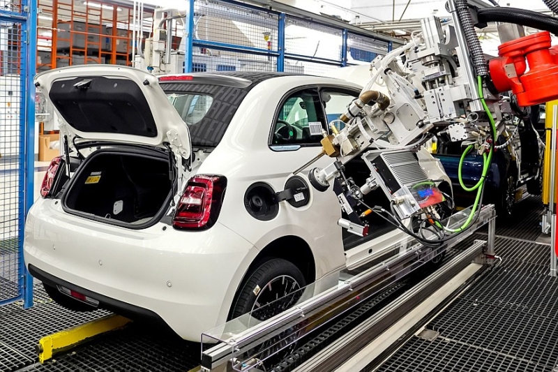 Новый бензиновый Fiat 500: раскрыты технические характеристики и цена дебютной версии