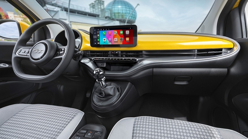Новый бензиновый Fiat 500: раскрыты технические характеристики и цена дебютной версии