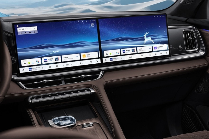 Обновлённый Geely Monjaro: более мощный мотор и модное табло